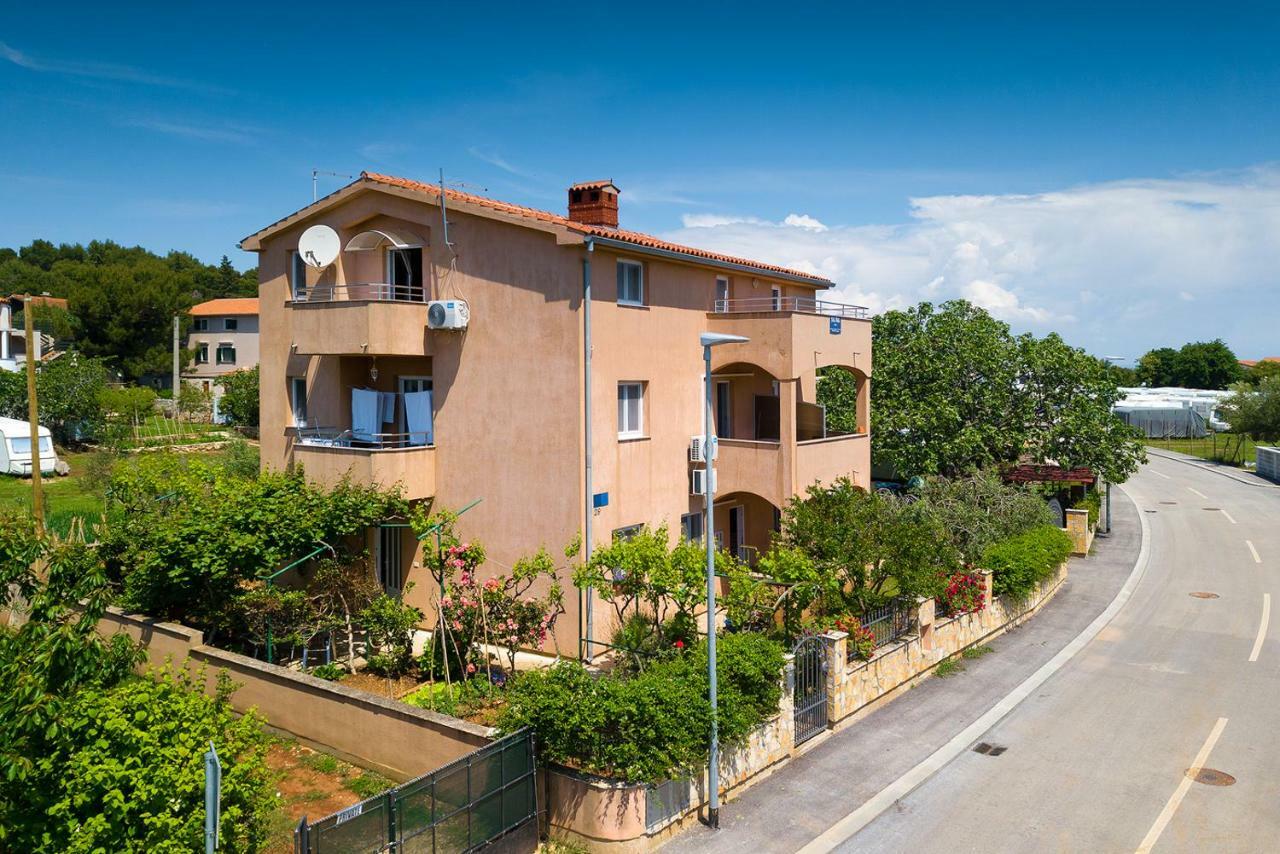 Vila Milla Premantura Exterior foto