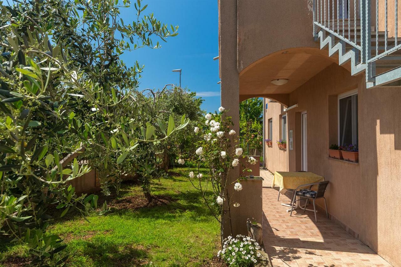 Vila Milla Premantura Exterior foto
